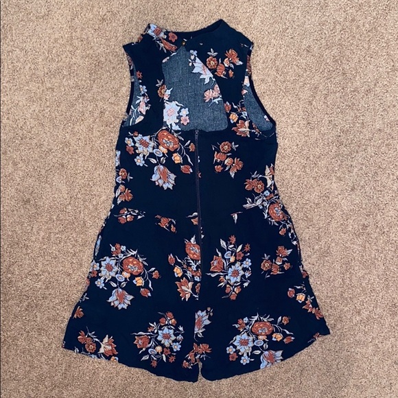 Romper - Picture 2 of 4